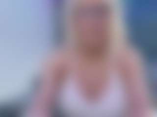 Fit Cougar's Live Sex Cam Show