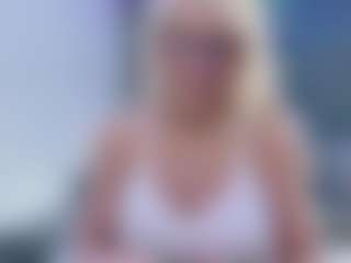 Fit Cougar's Live Sex Cam Show