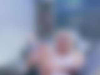 Fit Cougar's Live Sex Cam Show