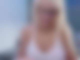 Fit Cougar's Live Sex Cam Show