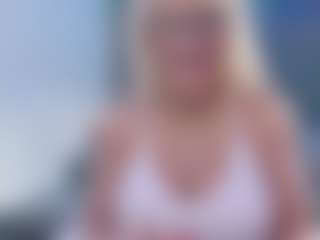 Fit Cougar's Live Sex Cam Show