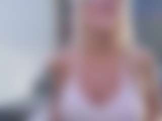 Fit Cougar's Live Sex Cam Show
