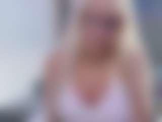 Fit Cougar's Live Sex Cam Show