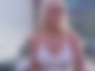 Fit Cougar's Live Sex Cam Show