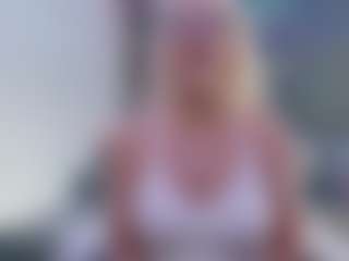 Fit Cougar's Live Sex Cam Show