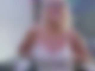 Fit Cougar's Live Sex Cam Show