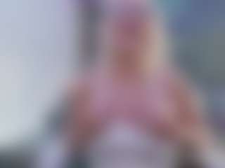 Fit Cougar's Live Sex Cam Show