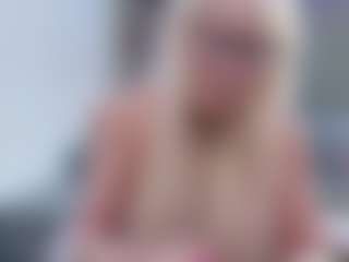 Fit Cougar's Live Sex Cam Show