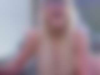Live cam show with Fit Cougar - Blonde Hair Amateur on Camsoda