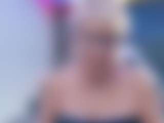 Fit Cougar's Live Sex Cam Show