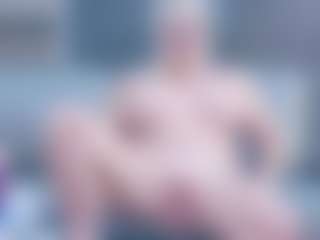 Fit Cougar's Live Sex Cam Show