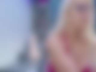 Live cam show with Fit Cougar - Blonde Hair on Camsoda