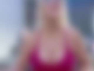 Fit Cougar's Live Sex Cam Show