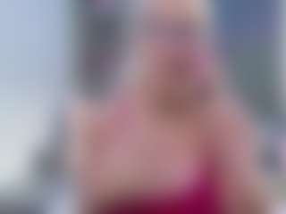 Fit Cougar's Live Sex Cam Show