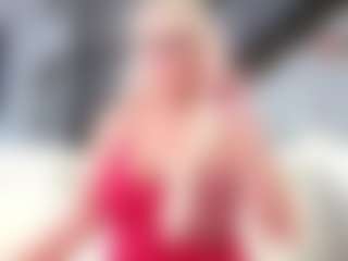 Live cam show with Fit Cougar - Senior on AdultVida.com