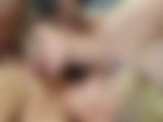 Fit Cougar's Live Sex Cam Show