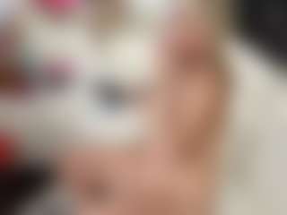 Fit Cougar's Live Sex Cam Show