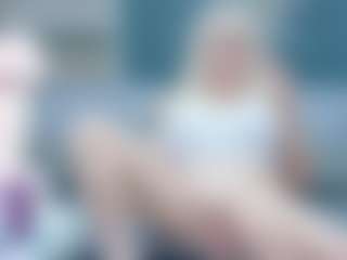 Fit Cougar's Live Sex Cam Show