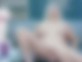 Fit Cougar's Live Sex Cam Show