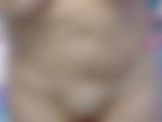 Fit Cougar's Live Sex Cam Show