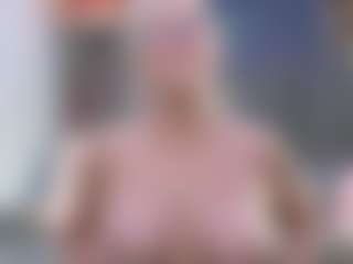 Fit Cougar's Live Sex Cam Show