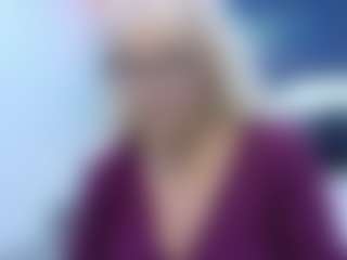 Live cam show with Fit Cougar - Gamer Mature on UwU Esports
