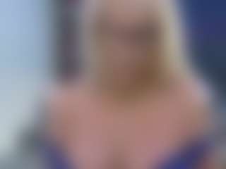 Live cam show with Fit Cougar - Granny on Latina Girls