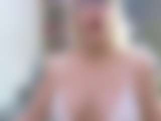 Fit Cougar's Live Sex Cam Show