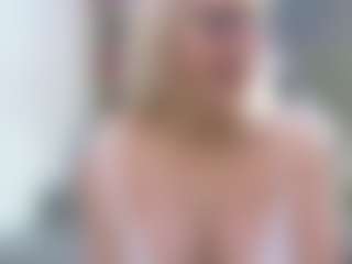 Fit Cougar's Live Sex Cam Show