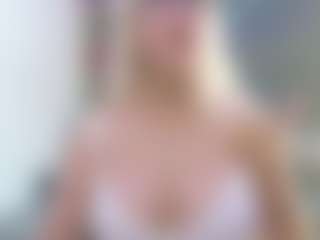 Fit Cougar's Live Sex Cam Show
