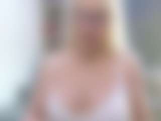 Live cam show with Fit Cougar - Blonde Hair on Dare Cams