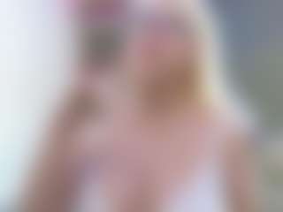 Fit Cougar's Live Sex Cam Show