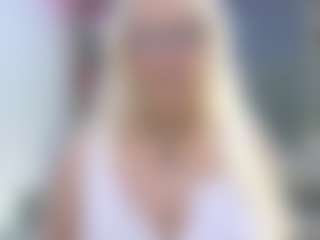 Live cam show with Fit Cougar - Blue Eyes on luckytryst.com