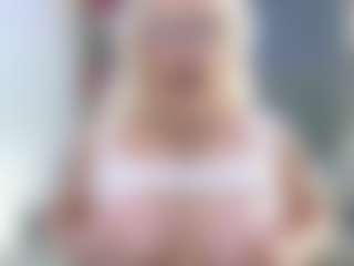 Fit Cougar's Live Sex Cam Show