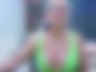 Live-camshow met Fit Cougar - Body Massage op Camsoda