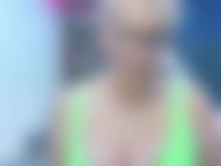 Show de cam en vivo con Fit Cougar - Drinking en Camsoda