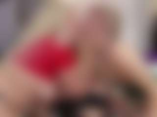 Fit Cougar's Live Sex Cam Show