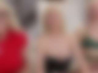 Fit Cougar's Live Sex Cam Show
