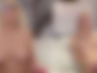 Fit Cougar's Live Sex Cam Show