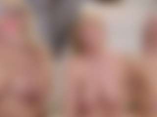 Fit Cougar's Live Sex Cam Show