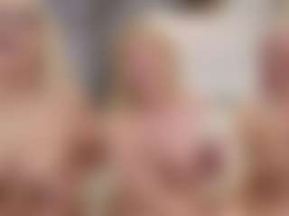 Fit Cougar's Live Sex Cam Show