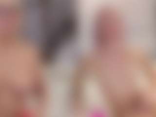Fit Cougar's Live Sex Cam Show
