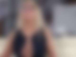 Fit Cougar's Live Sex Cam Show