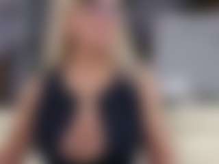 Fit Cougar's Live Sex Cam Show