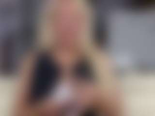 Fit Cougar's Live Sex Cam Show