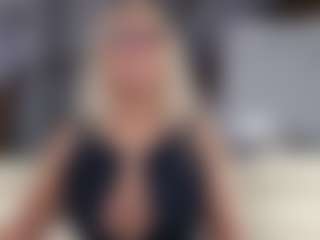 Fit Cougar's Live Sex Cam Show