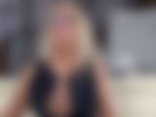 Fit Cougar's Live Sex Cam Show