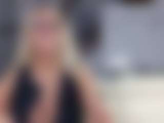 Fit Cougar's Live Sex Cam Show