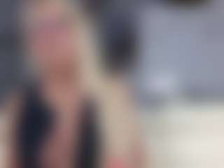 Fit Cougar's Live Sex Cam Show