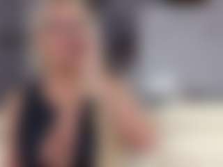 Fit Cougar's Live Sex Cam Show